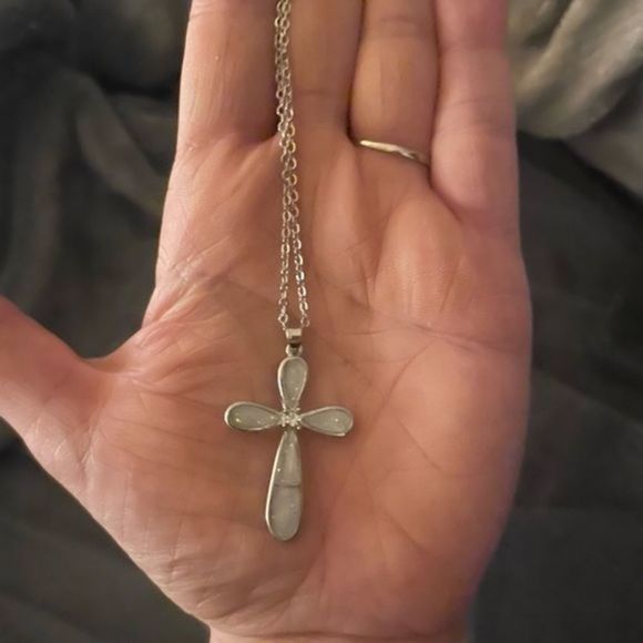 White OPAL CROSS & SILVER CHAIN - Picture 6 of 7
